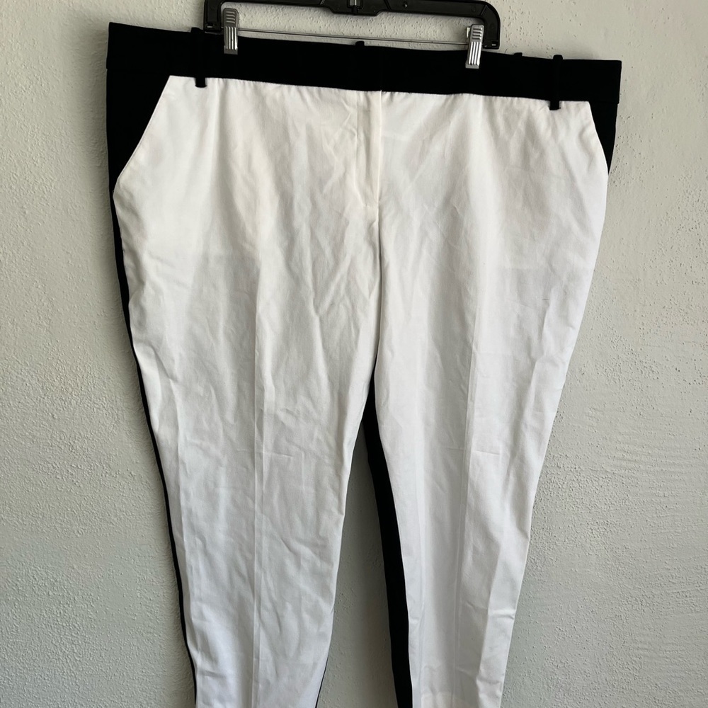AVA & Viv Woman White/ Black Mide Rise Skinny Hip & Thigh Dress Pant, S…
